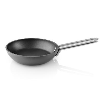 Pánev PROFESSIONAL 20 cm, nepřilnavá, Eva Trio