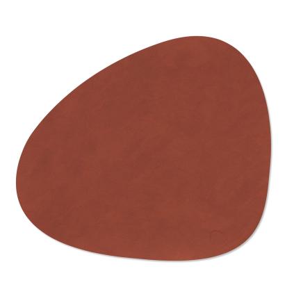 Prostírání CURVE NUPO 37 x 44 cm, siena, kůže, LIND DNA