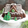 Forma na pečení GINGERBREAD HOUSE BUNDT, perníková chaloupka, stříbrná, Nordic Ware