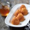 Forma na pečení BEEHIVE BUNDT, na 6 ks, včelí úly, zlatá, Nordic Ware