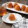 Forma na pečení BEEHIVE BUNDT, na 6 ks, včelí úly, zlatá, Nordic Ware