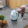 SMEG KONVICE PASTELOVA MODRA SCENA 03