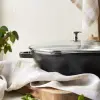 Wok 30 cm, bazalková, litina, Staub