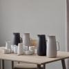 Vakuový džbán NORMAN FOSTER 1 l, světle šedá, plast, Stelton