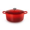 Kastrol SIGNATURE 28 cm, 6,7 l, CERISE, litina, Le Creuset