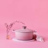Kastrol SIGNATURE 24 cm, 4,2 l, SHELL PINK, litina, Le Creuset