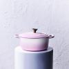 Kastrol SIGNATURE 24 cm, 4,2 l, SHELL PINK, litina, Le Creuset