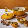 Kastrol SIGNATURE 24 cm, 4,2 l, NECTAR, litina, Le Creuset