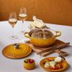 Kastrol SIGNATURE 24 cm, 4,2 l, NECTAR, litina, Le Creuset