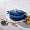 Kastrol SIGNATURE 29 cm, 4,7 l, oválný, AZURE, litina, Le Creuset