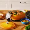 Kastrol SIGNATURE 31 cm, 6,3 l, oválný, NECTAR, litina, Le Creuset