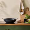 Wok ESSENTIAL 32 cm, keramika, Le Creuset